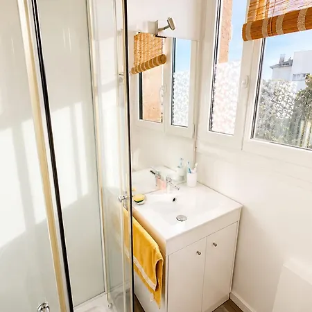 Close To The Town Center And The Appartement